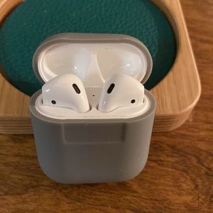 Apple AirPods Gen 2